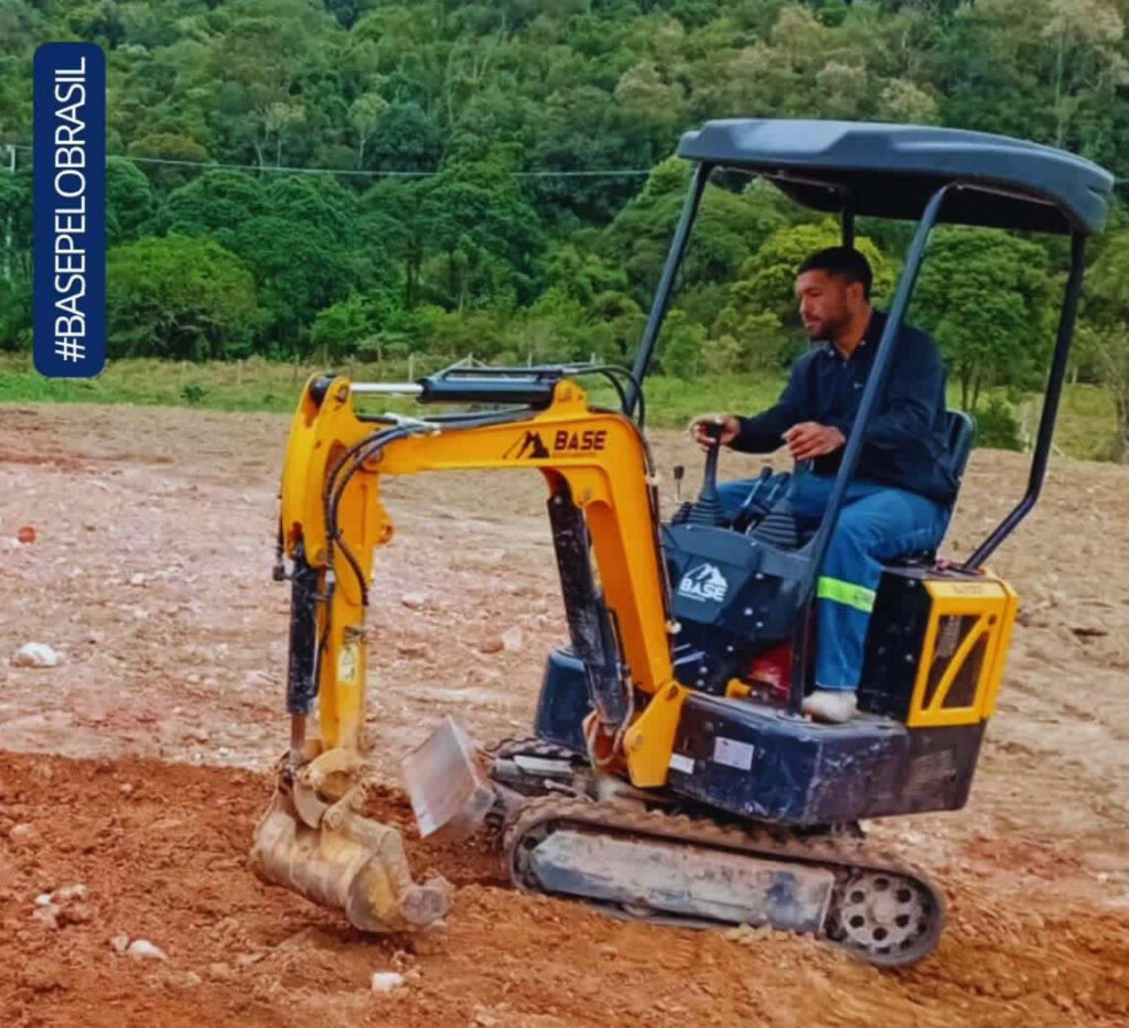 Escavadeira Pequena para Obra