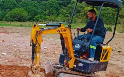 mini escavadeira para piscina